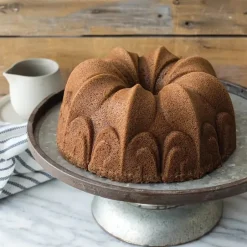 Nordic Ware Fleur De Lis Bundt® Kageform* Bageforme