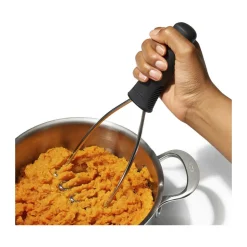 OXO Good Grips Kartoffelstamper* Køkkenredskaber