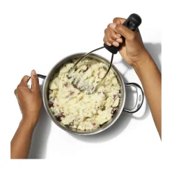 OXO Good Grips Kartoffelstamper* Køkkenredskaber