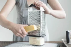 OXO Good Grips Rivejern m. opsamler* Snitte- Og Rivejern