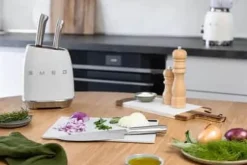 Smeg 50's Style Knivbloksæt - 7 dele* Knivsæt Og Knivopbevaring